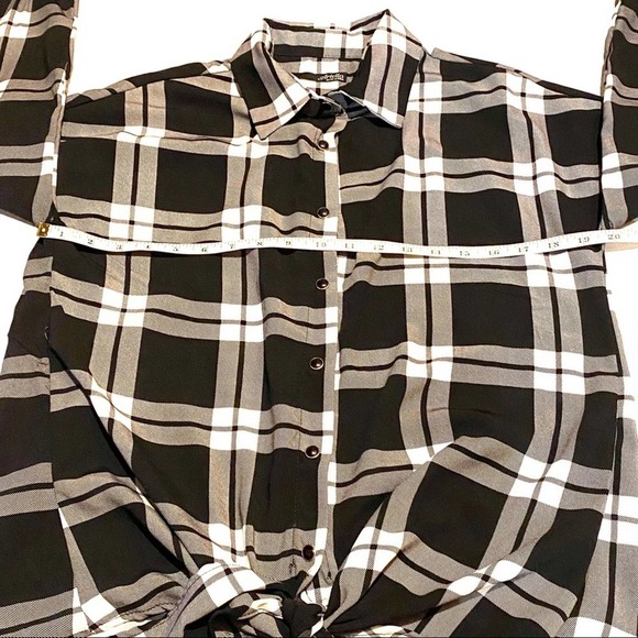Ariella Black and White Plaid Snap Front Tie Top Women's M Medium - Picture 6 of 9
